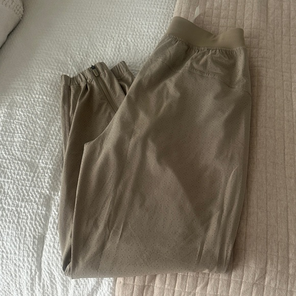 Tan lululemon joggers - Picture 1 of 4